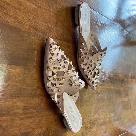 Vivorosa Milano soft pink, suade, with rose gold studs. - Picture 5 of 5